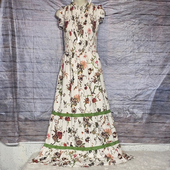 Cato Dresses & Skirts - Cato Floral Print Maxi Dress with Pockets